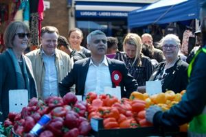 Londres: Sadiq Khan en passe de devenir premier maire musulman d’une capitale européenne