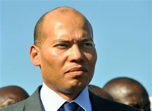 Gracié et libéré, Karim Wade quitte le Sénégal, plongé dans la controverse