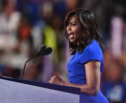 Michelle Obama fustige à son tour le comportement de Donald Trump le qualifiant de « Prédateur sexuel! »