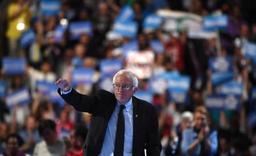 Présidentielle américaine – Bernie Sanders affirme qu’Hillary Clinton « doit devenir » la prochaine présidente