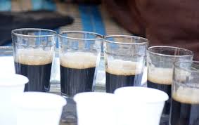 RAMADAN : Seydou Diallo et ses « Gazelles » offrent un « khoumtari » aux populations de Sikilo.