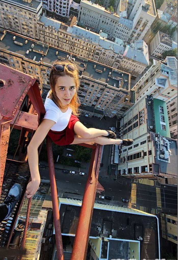 Elle prend les selfies les plus dangereux au monde