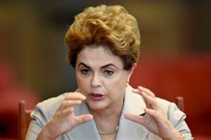 Brésil: en pleins Jeux, le Sénat pousse Dilma Rousseff vers la sortie