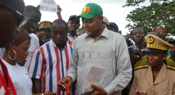 Vacances citoyennes 2016 : les jeunes de BONA bénéficie d’une pirogue motorisée offerte par l’ANPEJ