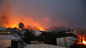 Plusieurs départs de feu à Calais, la Jungle brûle