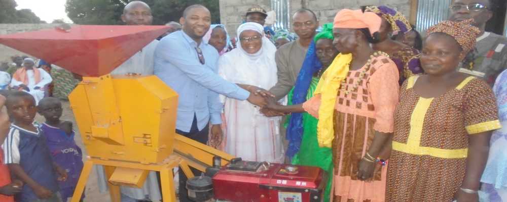 Le conseil départemental de Kolda offre un moulin aux femmes de Saré Tamsir