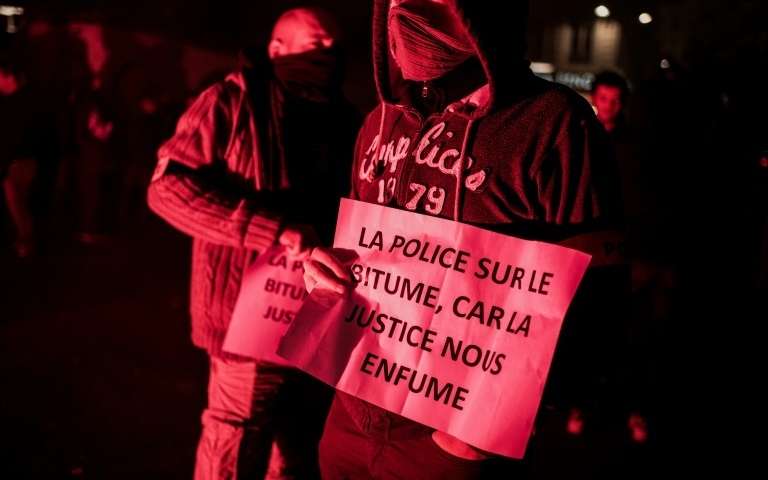 France : La grogne des policiers persiste, Hollande va recevoir les syndicats