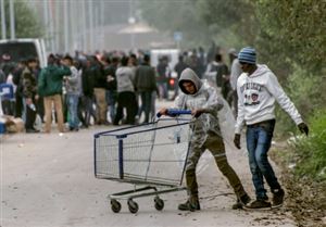« Jungle » à Calais: les mineurs vont être, à leur tour, évacués