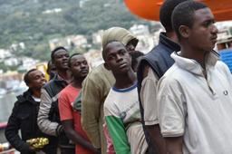Crise des migrants – 550 migrants recueillis en Méditerranée par les garde-côtes italiens