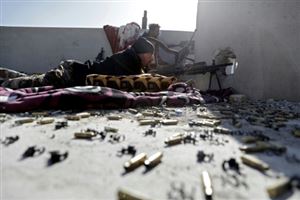 Irak: quasi-encerclé à Mossoul l’EI tue dans un attentat à Bagdad