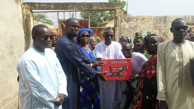 Vélingara : Aliou Sarr offre un moulin et une machine à coudre aux femmes