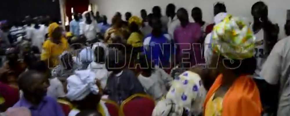 [VIDEO] – La rencontre d’harmonisation de BBY Kolda perturbée par des jeunes pro-Sanoussi