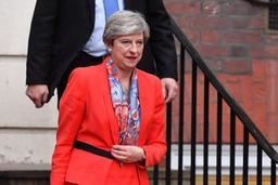 Theresa May perd la majorité absolue au Parlement mais promet la stabilité