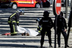 Attentat raté sur les Champs-Elysées (France): une fiche S, des armes et des questions