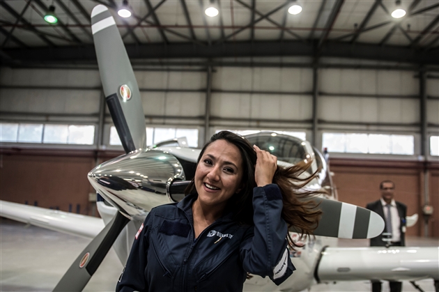 Shaesta Waiz, la pilote d’origine afghane qui effectue un tour du monde, émue en découvrant l’Afghanistan