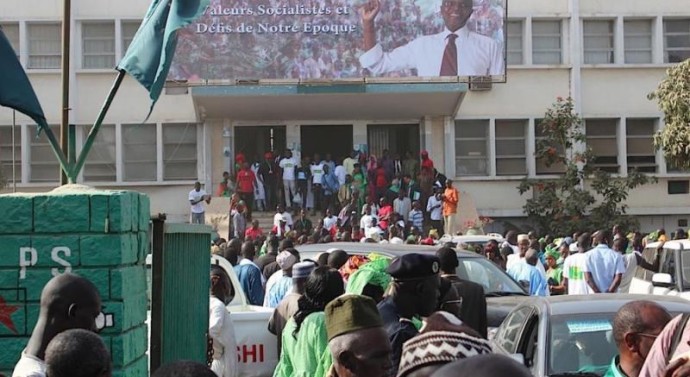 Les jeunesses socialistes (MNJS) tirent sur Khalifa Sall et Aïssata Tall Sall