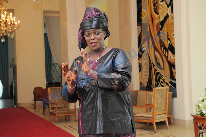 Marième Faye Sall appelle en direct à la télé pour prendre en charge des malades