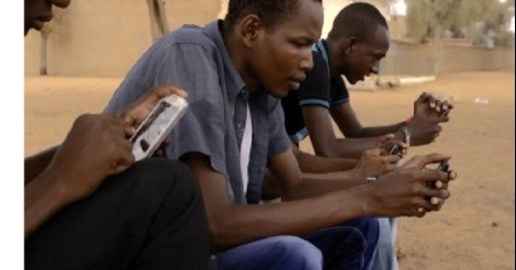 Les réseaux sociaux en Afrique ou les « Arbres à Palabres 2.0 » : Enquête au Sénégal