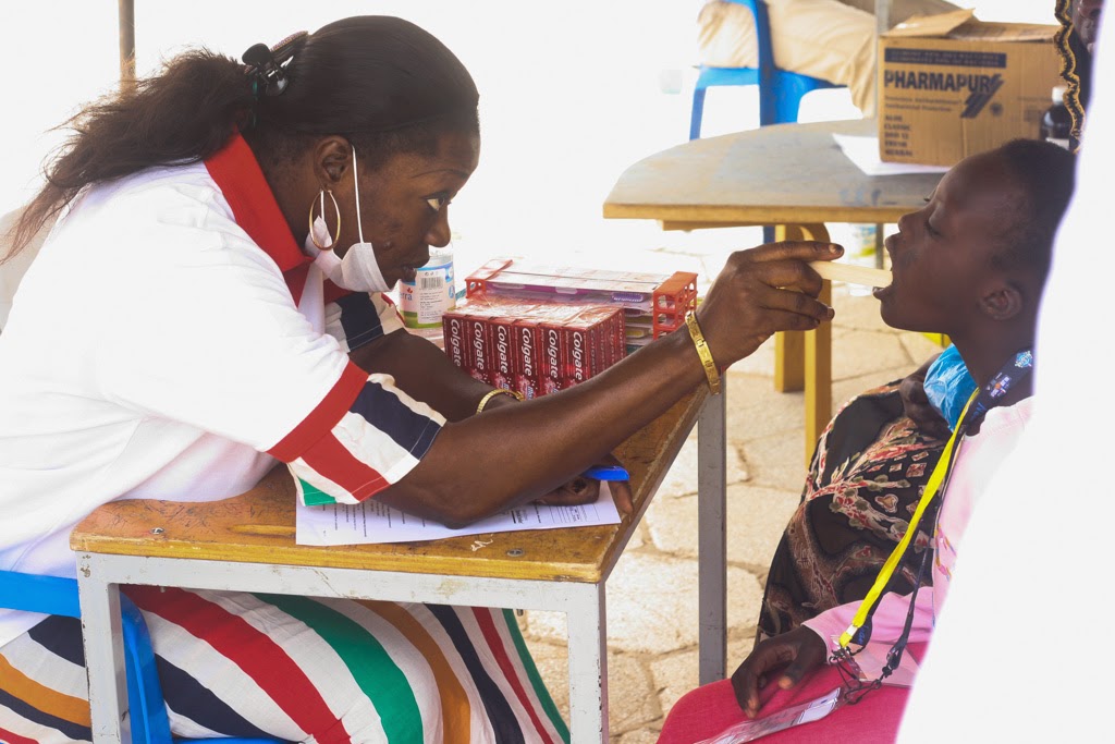 KOLDA : Des étudiants en médecine, parrainés par le Ministre Moussa Baldé, soignent  gratuitement les  populations.