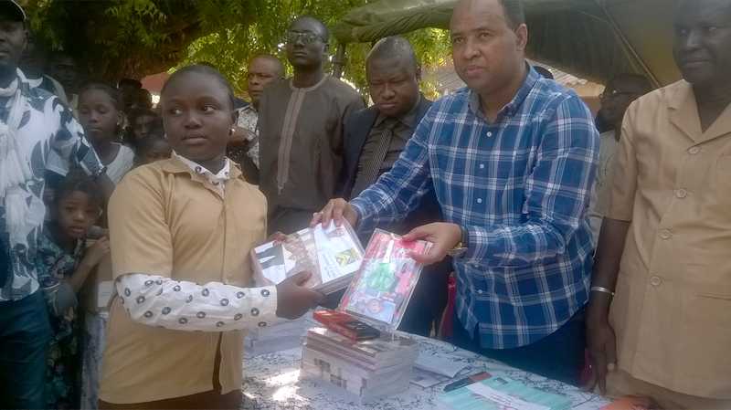 Le Ministre Maire de Kolda distribue des fournitures d’une valeur de plus de 12 millions aux écoles de sa commune