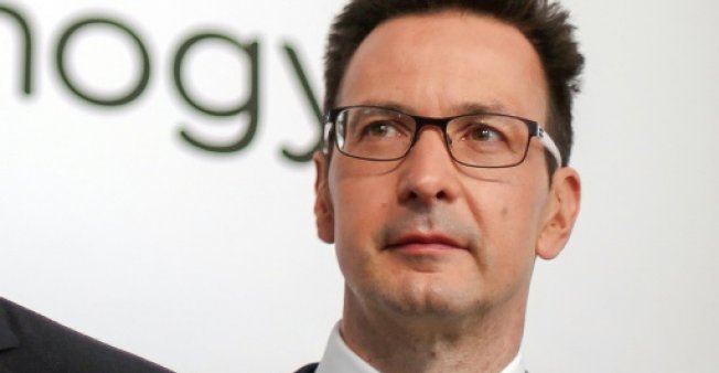 Allemagne : Un grand patron de l’électricité polluante attaqué à l’acide au visage