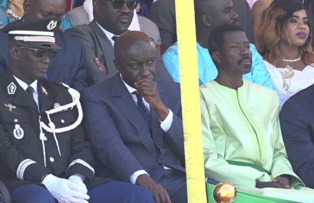 Thiès, défilé du 4 avril : Idrissa Seck et Talla Sylla assis côte à côte