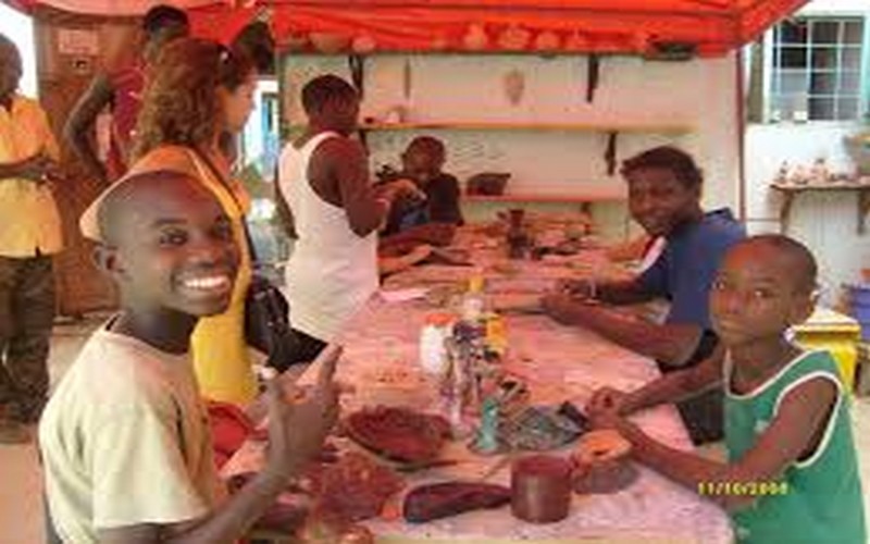 Les jeunes artistes vivant avec un handicap en vernissage de leurs œuvres