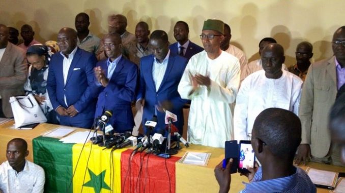Le pôle jeunesse du FNR exige la libération immédiate de Khalifa Sall et le rétablissement de Karim Wade dans ses droits