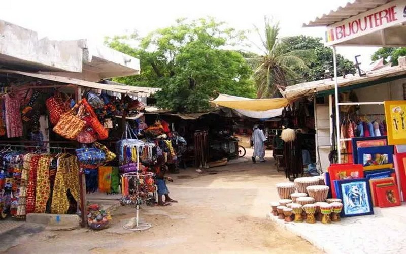 Quand le business sombre dans le village artisanal de Soumbédioune