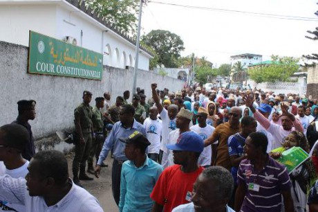 Violences politiques aux Comores: la tension persiste à Anjouan, tirs et explosions dans la médina