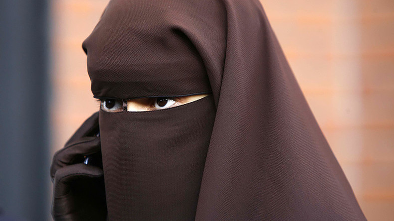 L’Algérie interdit le port du niqab (voile intégral) sur le lieu de travail