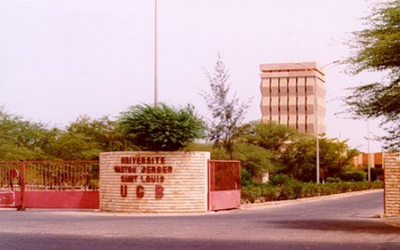 UGB : Les étudiants mettent le feu