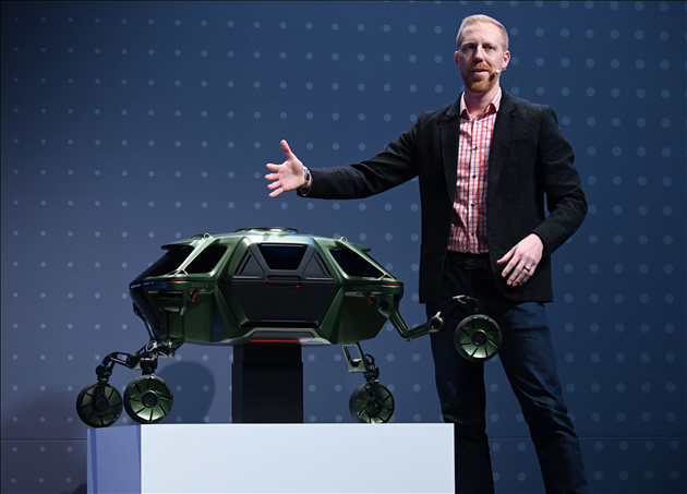 Les voitures du futur pourront-elles marcher et ramper? Voici ELEVATE, le concept de Hyundai à Las Végas.