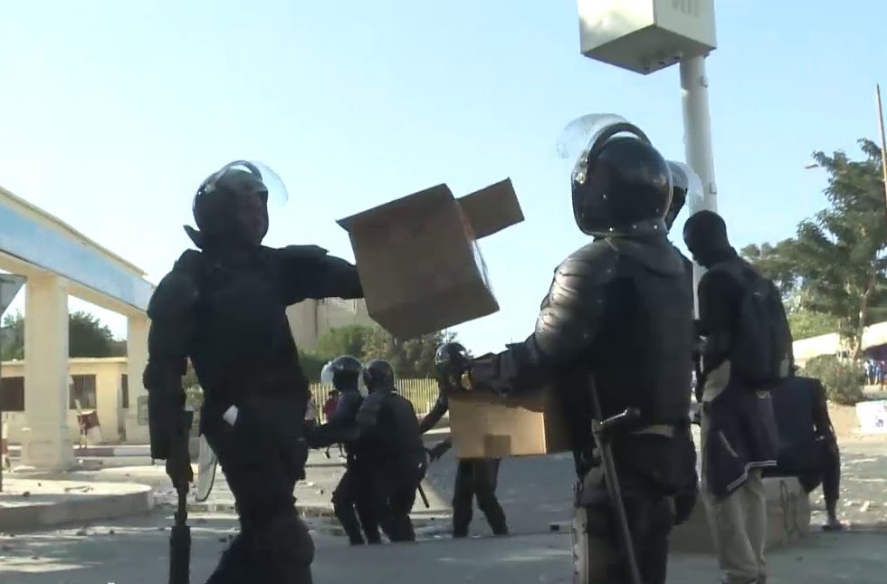 Manif des jeunes du C25 : un « front » d’étudiants à la place d’une marche