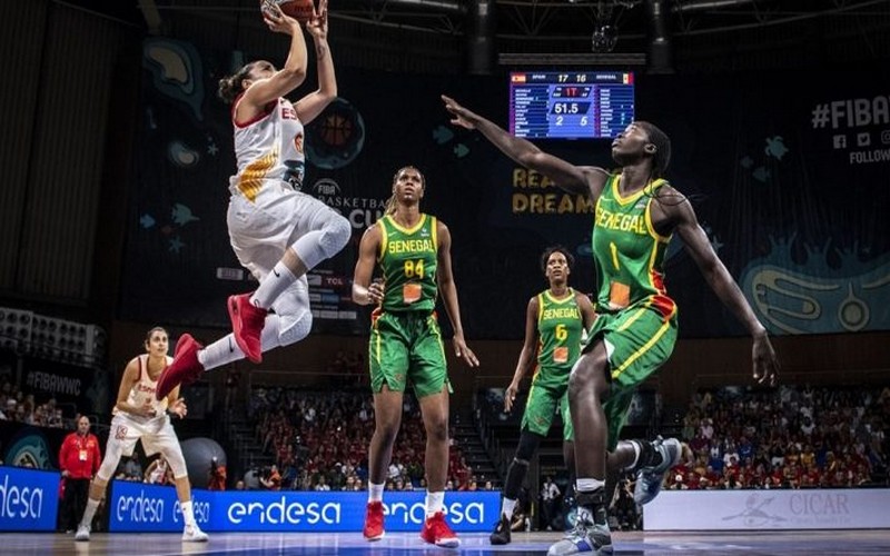 La Fiba octroie du matériel et des ballons au Sénégal