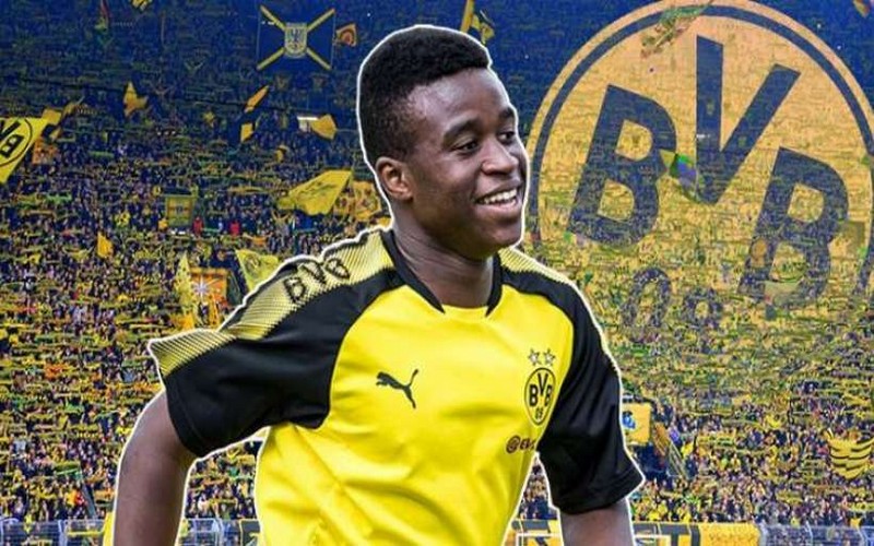 Football : l’éclosion de Youssoufa Moukoko impressionne l’Allemagne et Nike