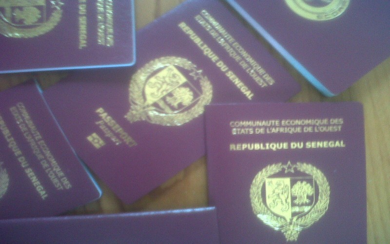 Le retrait annoncé des anciens passeports diplomatiques frise déjà