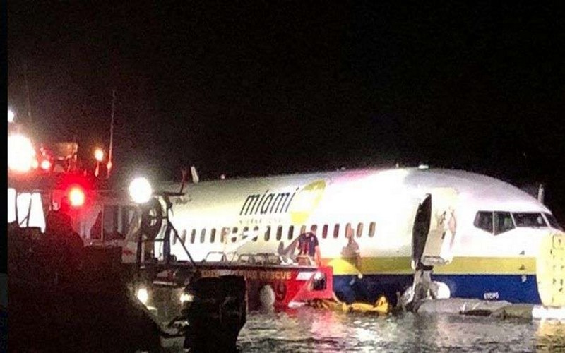 Floride : un avion avec 143 passagers finit son atterrissage dans un fleuve, aucun blessé grave