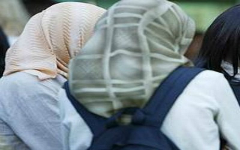 Interdiction du port du voile : l’ONG Jamra s’offusque et rappelle le passé