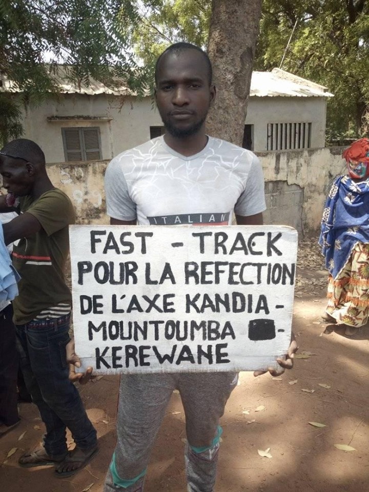 Kandia : Les populations battent le macadam pour le bitumage de la route Kandia –Vélingara