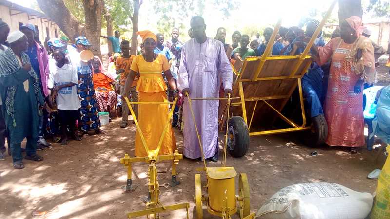 Vélingara : 7A Maréwé appuie 113 femmes productrices de Ouassadou en matériels agricoles