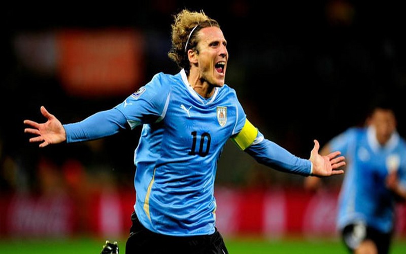 Football : Diego Forlan, le « serial buteur » raccroche les crampons