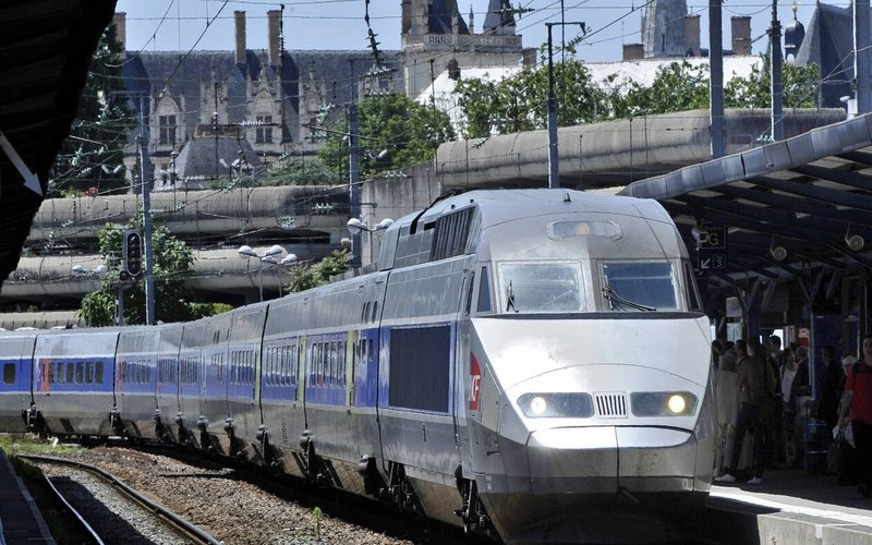 Insolite : un homme s’endort et perd sa fille de 4 ans dans un train en 1999, il la retrouve grâce à internet