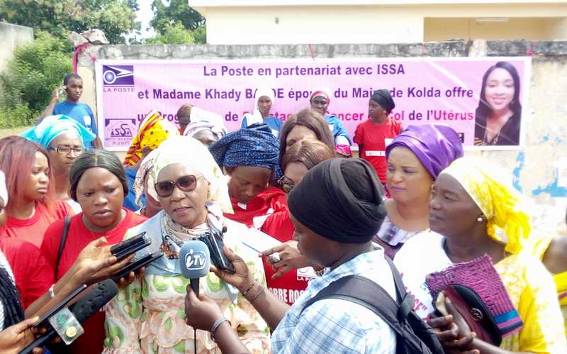 OCTOBRE ROSE: La Poste et l’épouse du Maire de Kolda dans la prévention contre le cancer du col de l’utérus