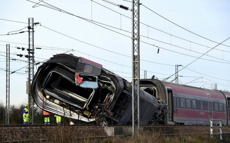 Au moins deux morts et des dizaines de blessés lors d’un déraillement d’un train à haute vitesse en Italie