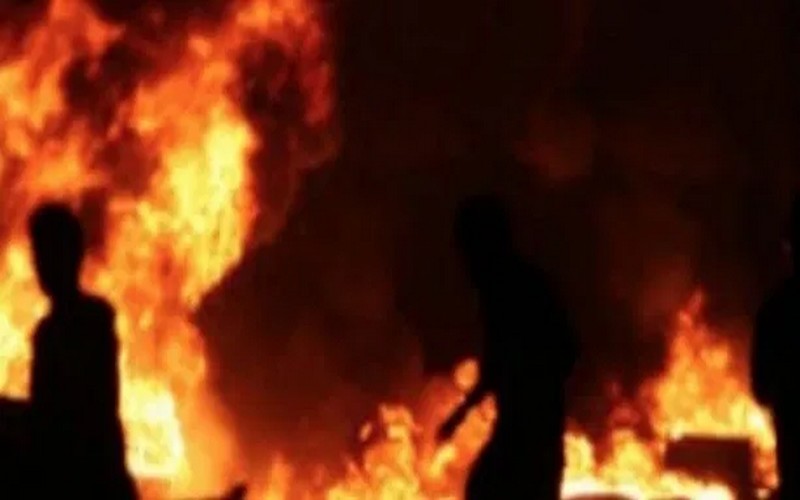 Des cantines réduits en cendre au marché Petersen