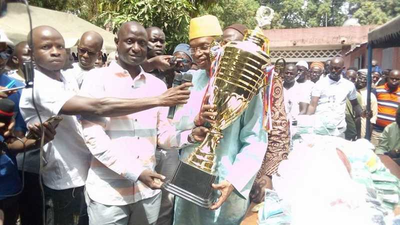 Finale de l’ODCAV de Kolda : le Ministre Moussa Baldé offre des équipements aux organisateurs