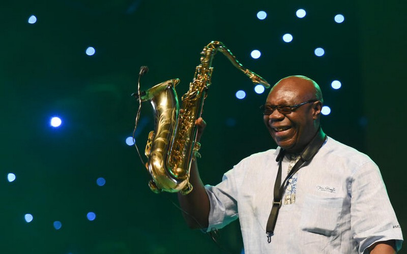 Manu Dibango emporté par le coronavirus