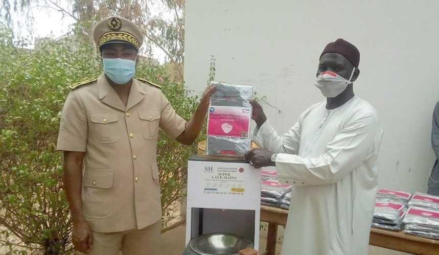 Covid 19 :Sanoussi Diakité offre des masques aux normes AFNOR au Gouverneur de Kolda