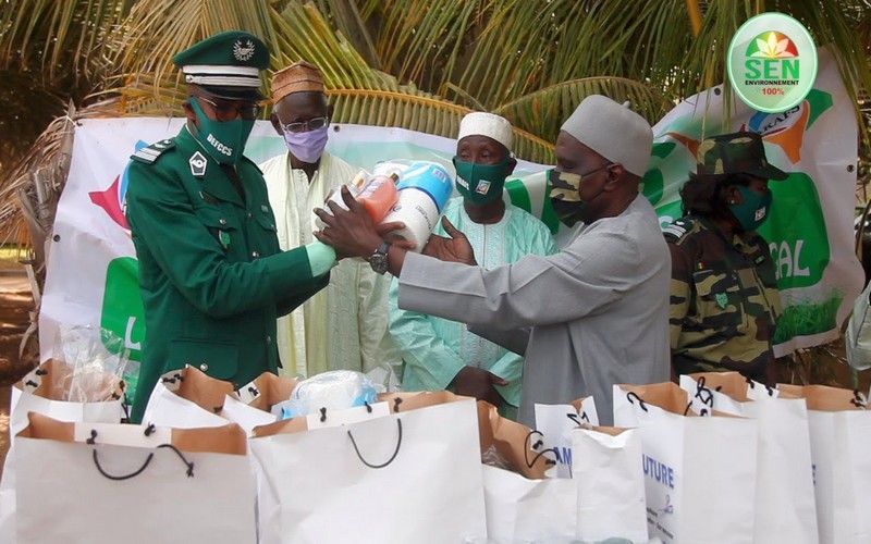 L’ARAFS offre des équipements et des produits d’hygiène au ministère de l’environnement